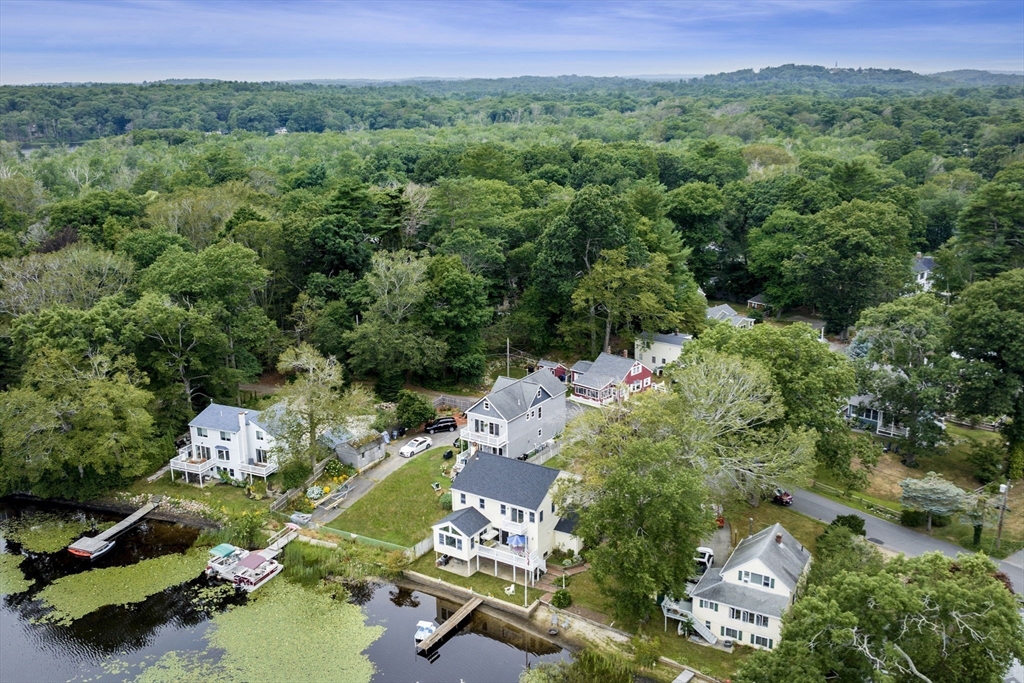 95 Lakeshore Ave