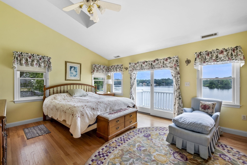 95 Lakeshore Ave