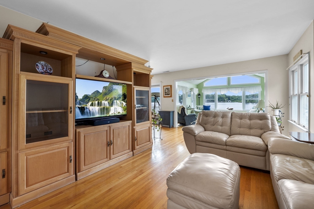 95 Lakeshore Ave
