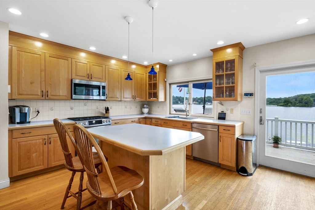 95 Lakeshore Ave