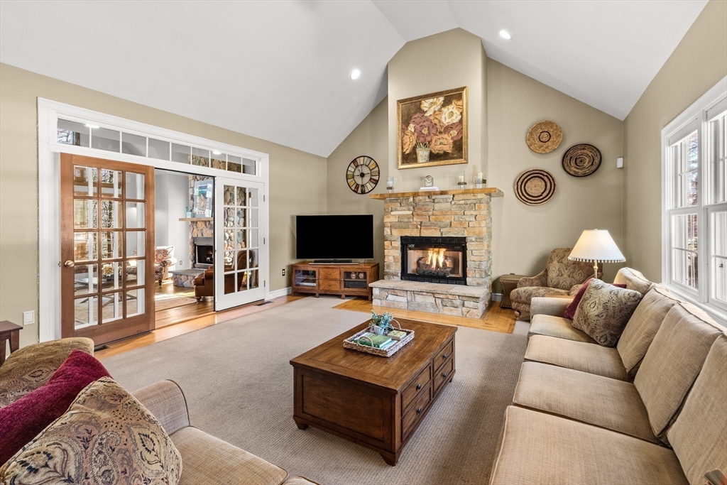 4 Shea Ct
