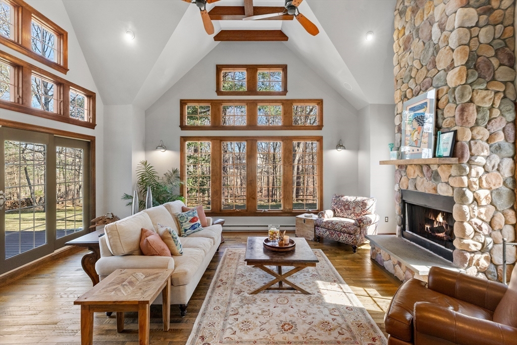 4 Shea Ct
