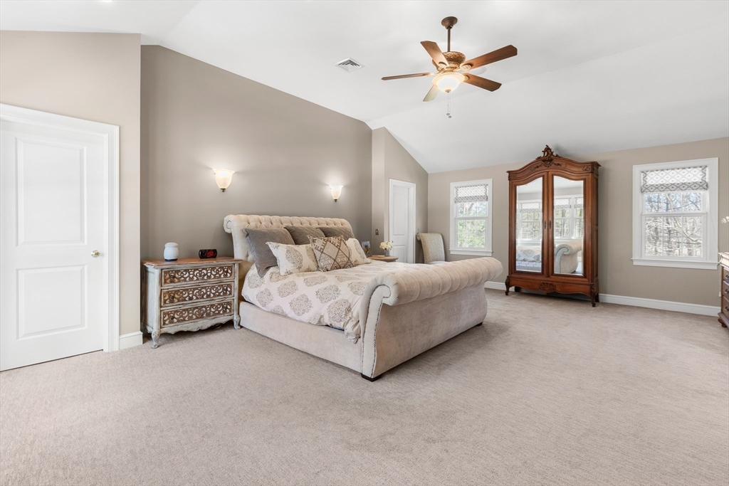 4 Shea Ct