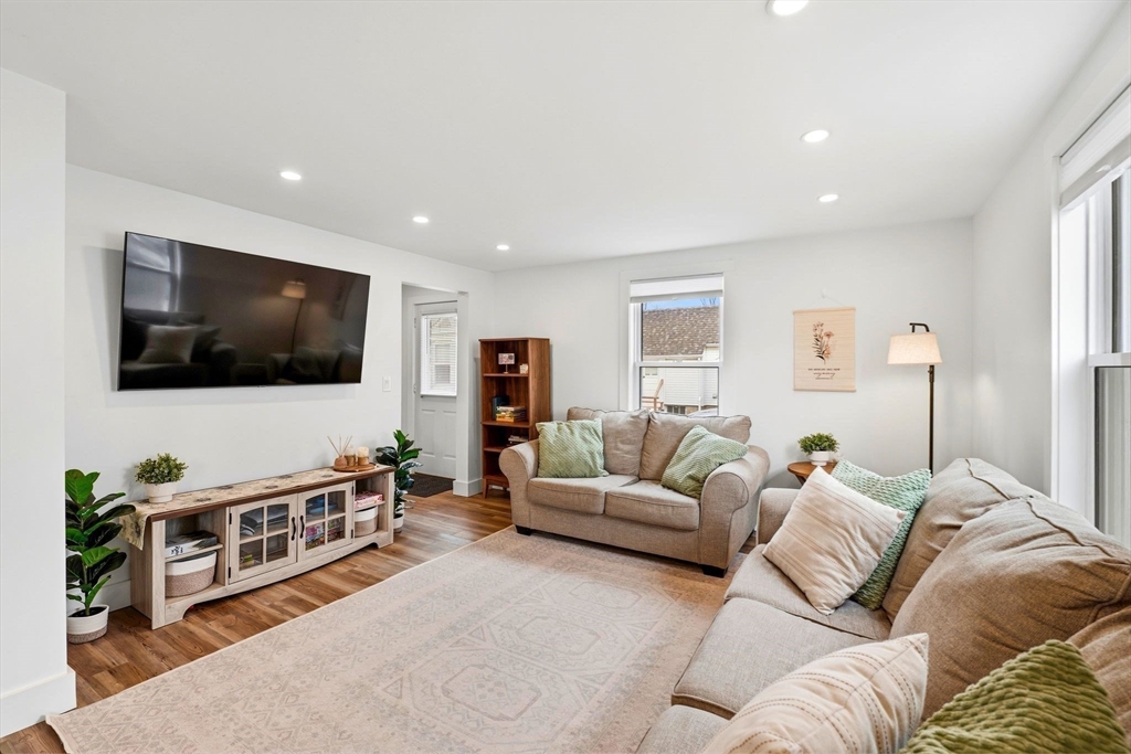 1 River Ct
