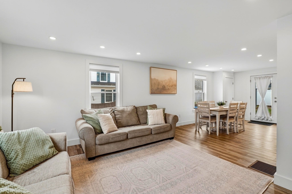 1 River Ct
