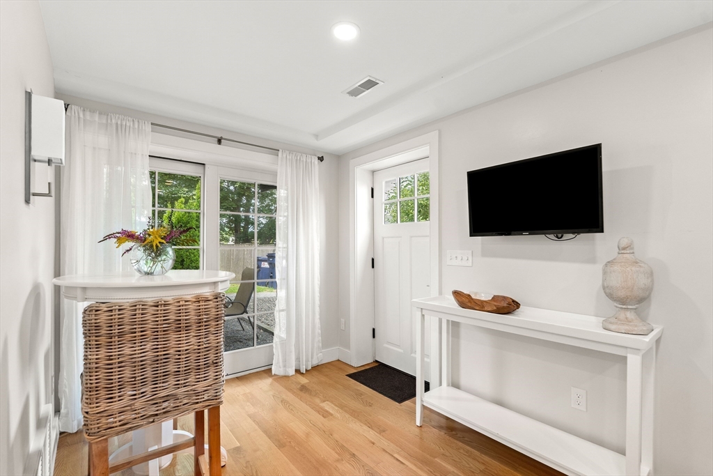8 Hale Street # 1