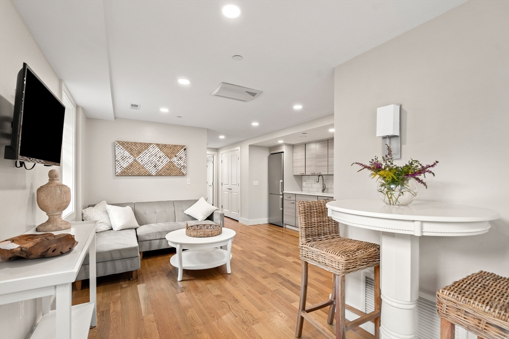 8 Hale Street # 1