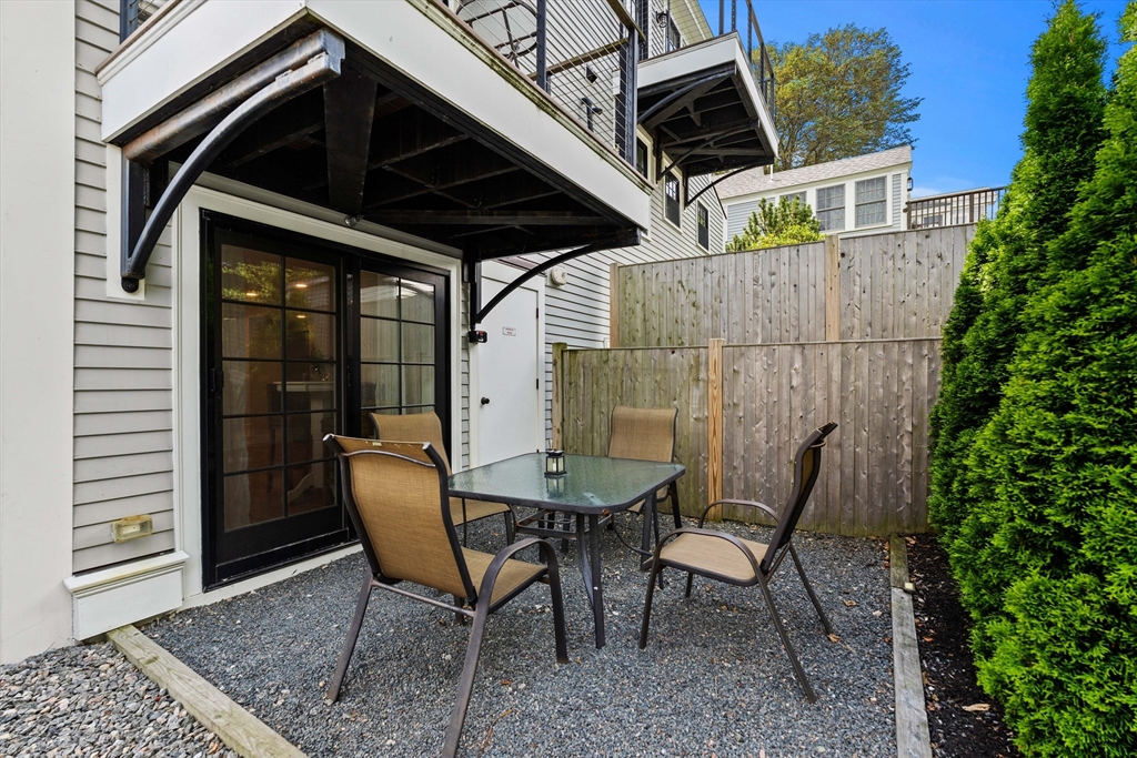 8 Hale Street # 1