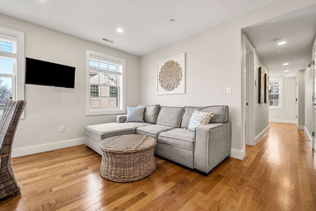 8 Hale Street # 2