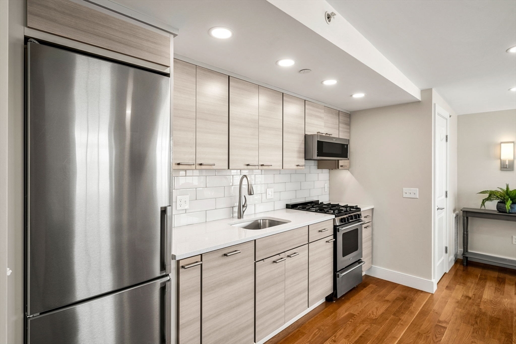 8 Hale Street # 3