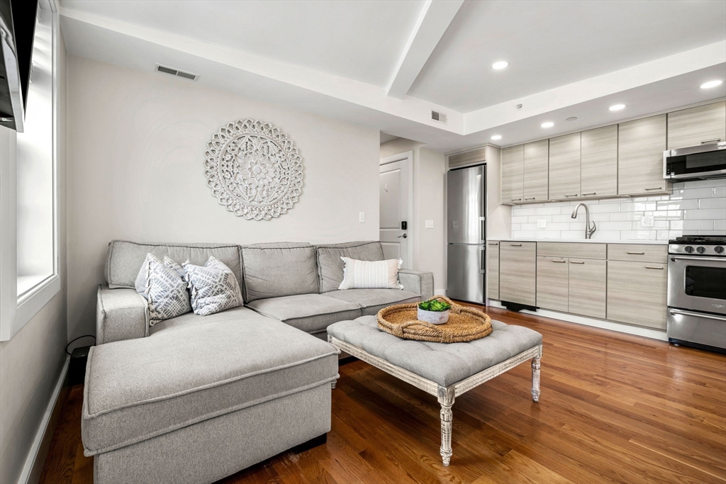 8 Hale Street # 3