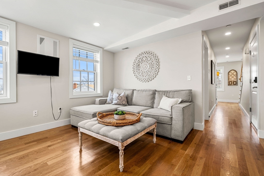 8 Hale Street # 3