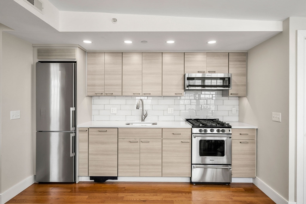 8 Hale Street # 3