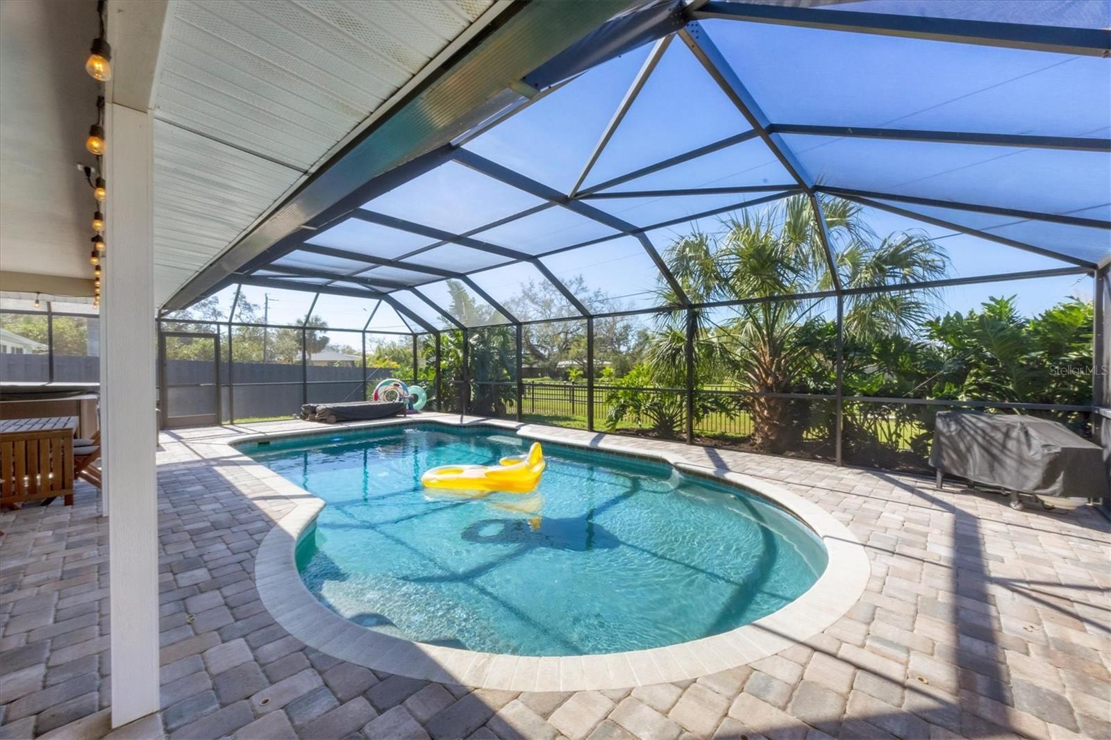 5666 BENEVA WOODS CIR