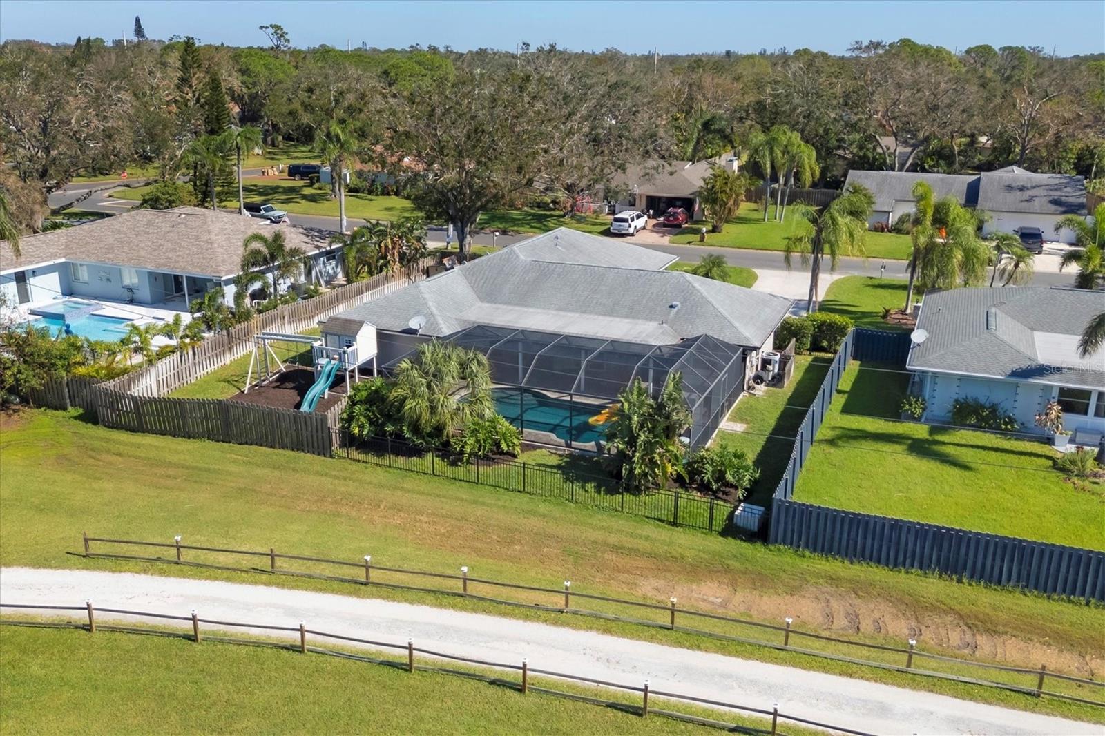 5666 BENEVA WOODS CIR