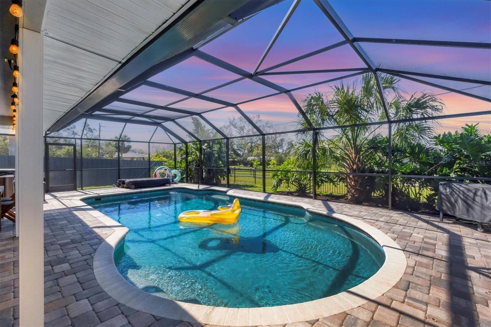 5666 BENEVA WOODS CIR