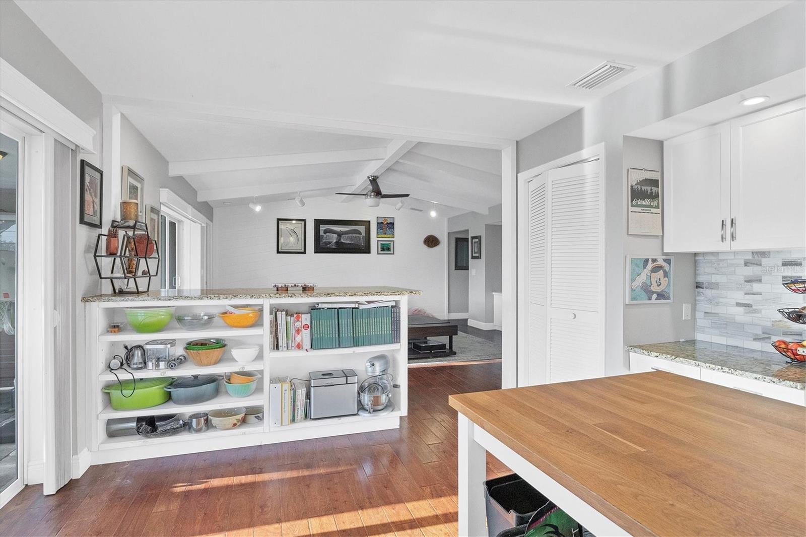 5666 BENEVA WOODS CIR