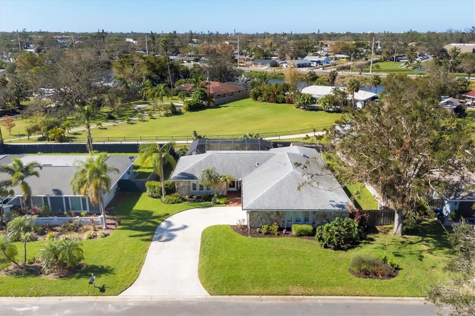 5666 BENEVA WOODS CIR