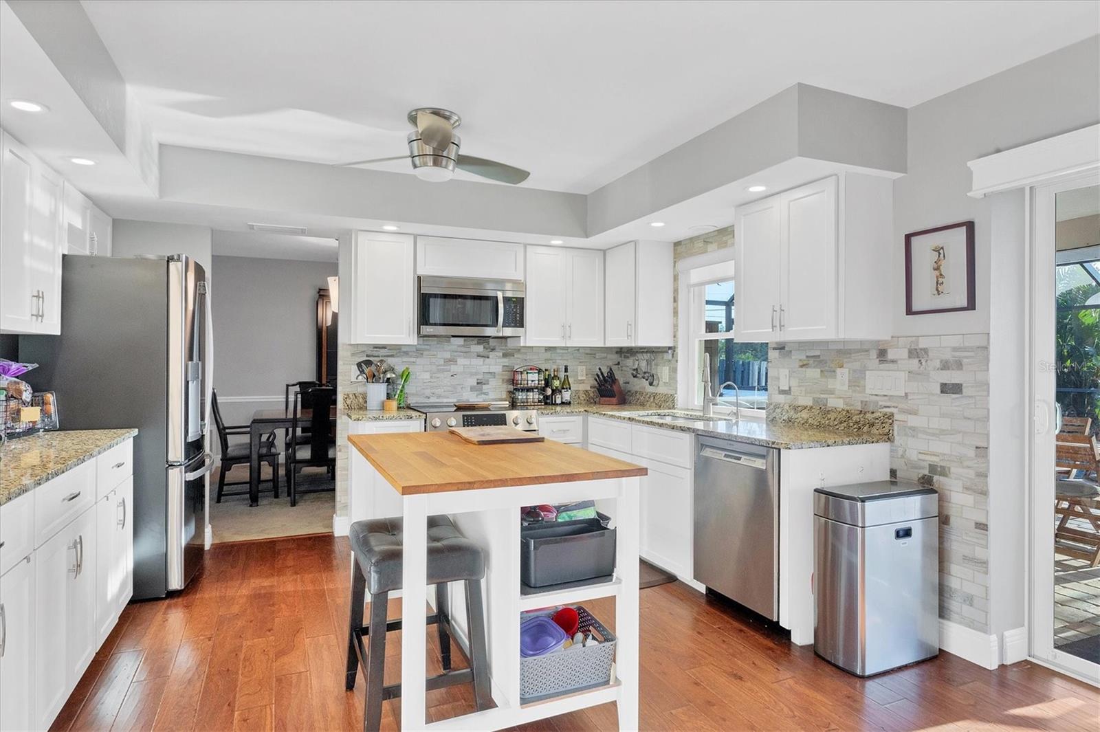 5666 BENEVA WOODS CIR