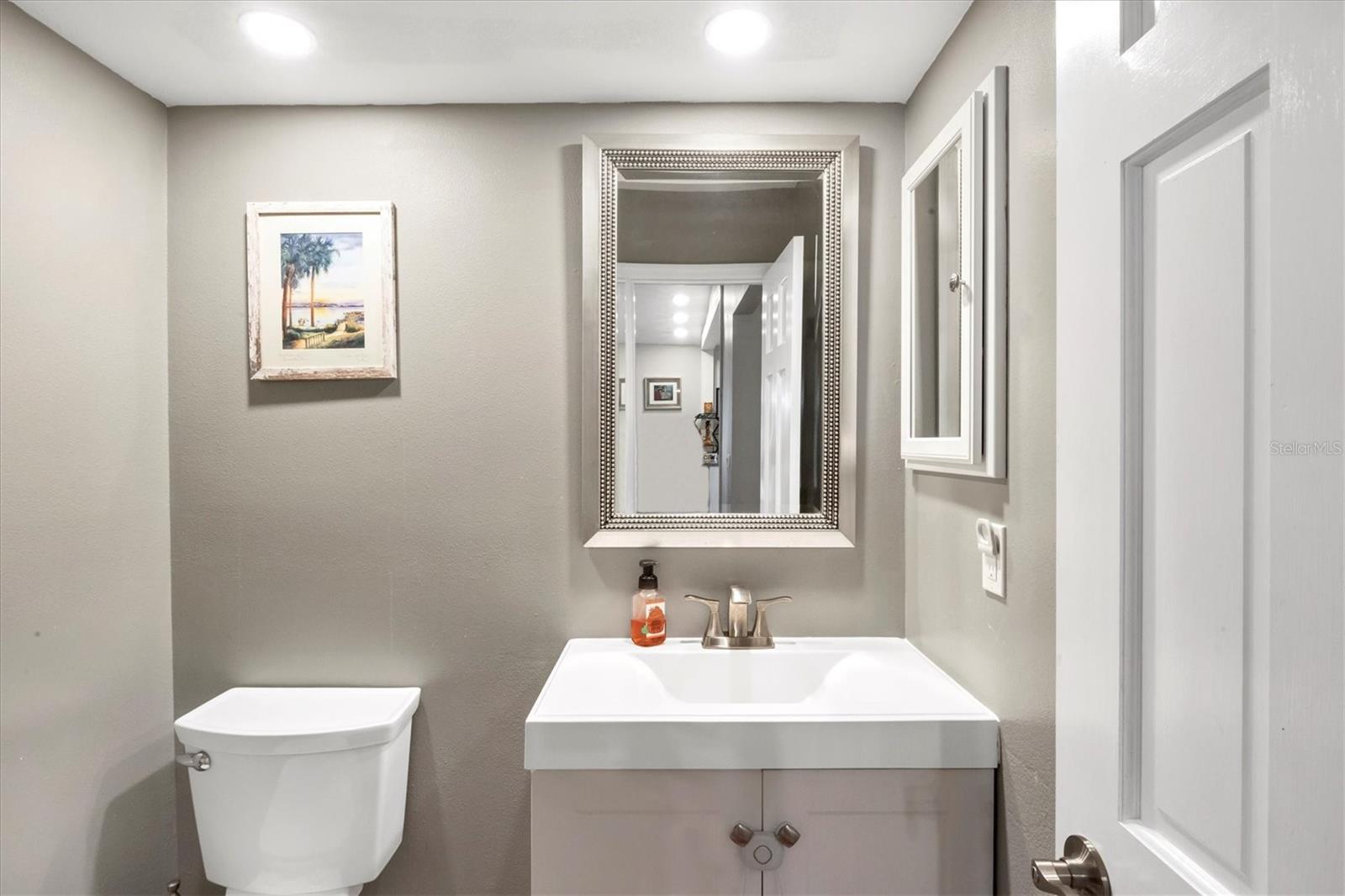 5666 BENEVA WOODS CIR