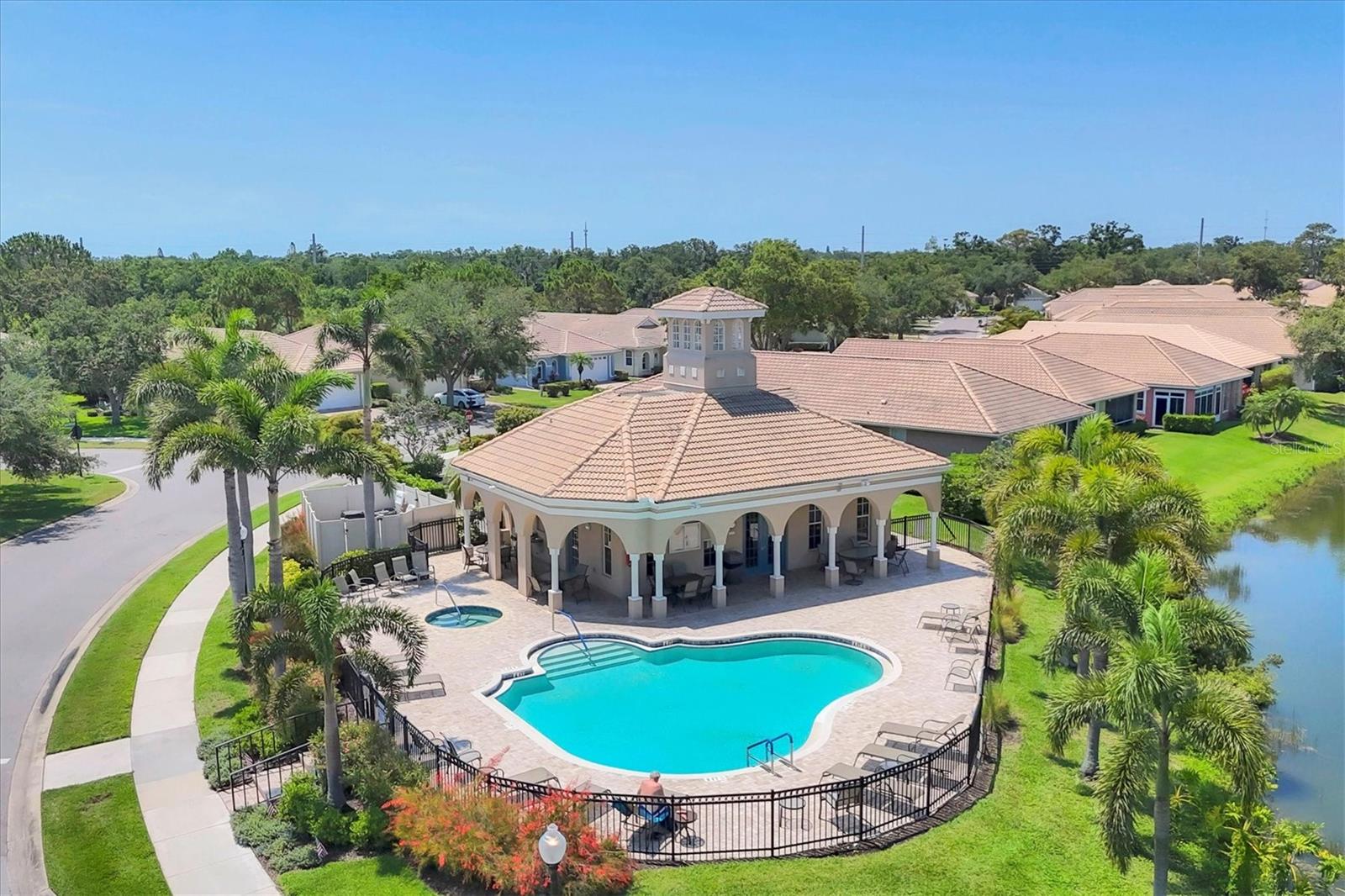 4121 REFLECTIONS PKWY