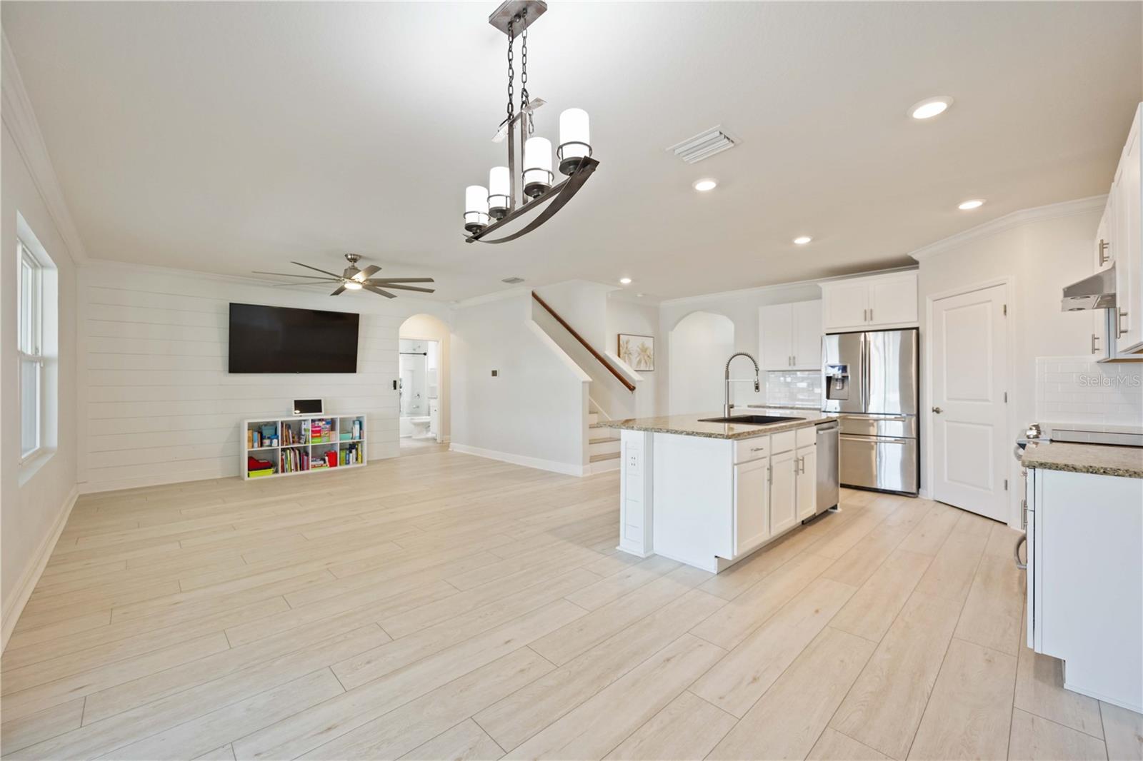 451 GRANDE VISTA BLVD