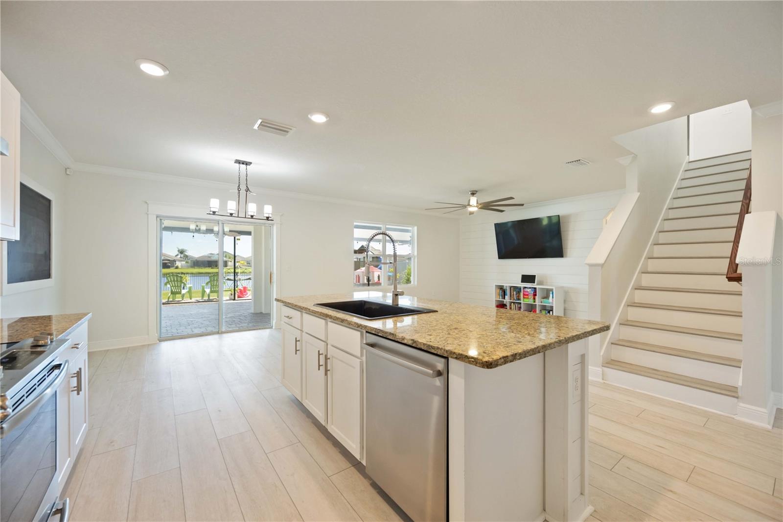 451 GRANDE VISTA BLVD