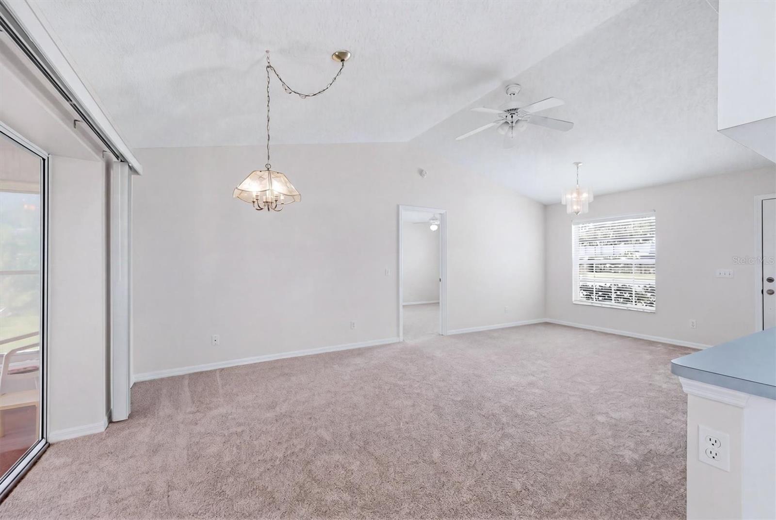 1720 COUNTRY MEADOWS DR