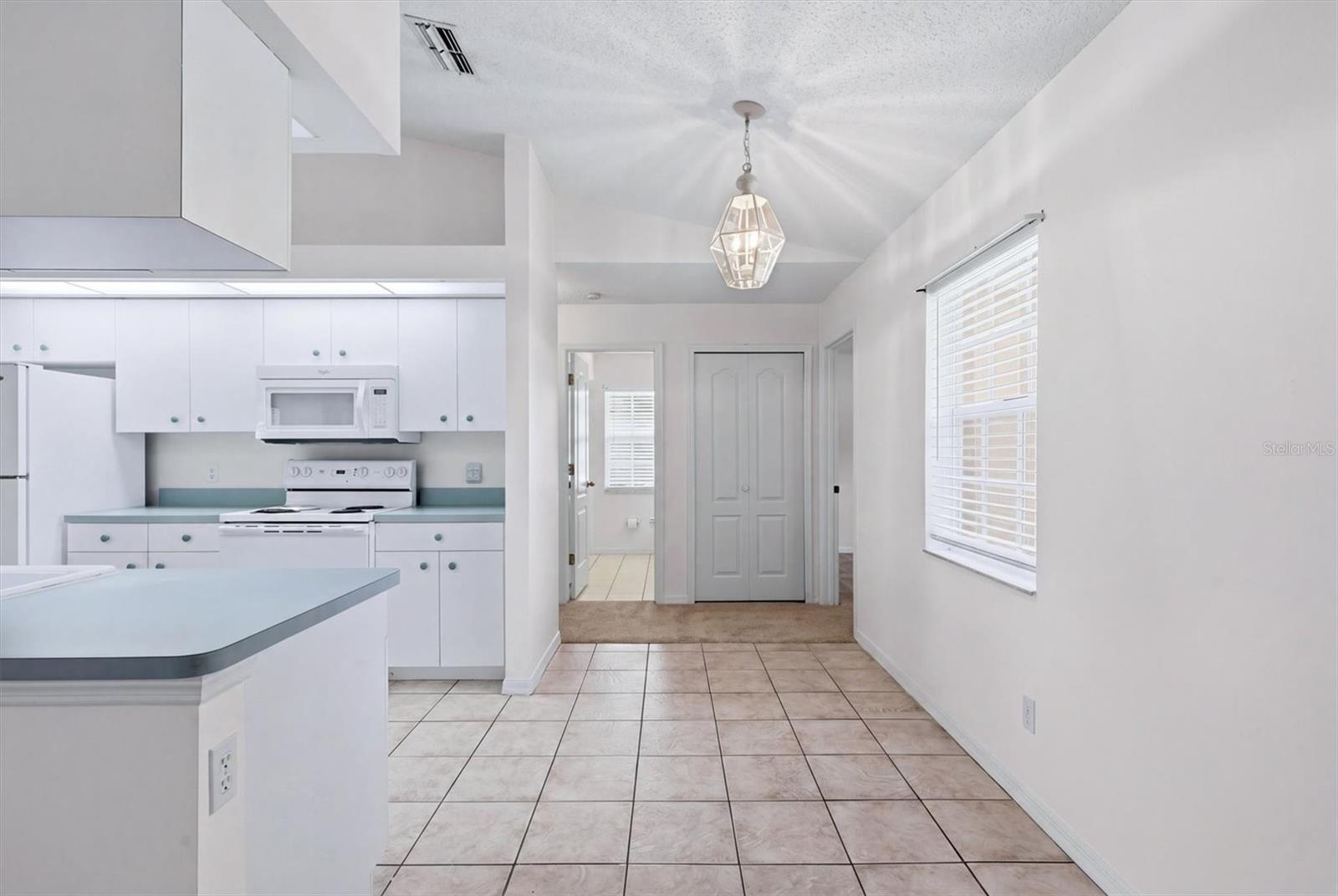 1720 COUNTRY MEADOWS DR