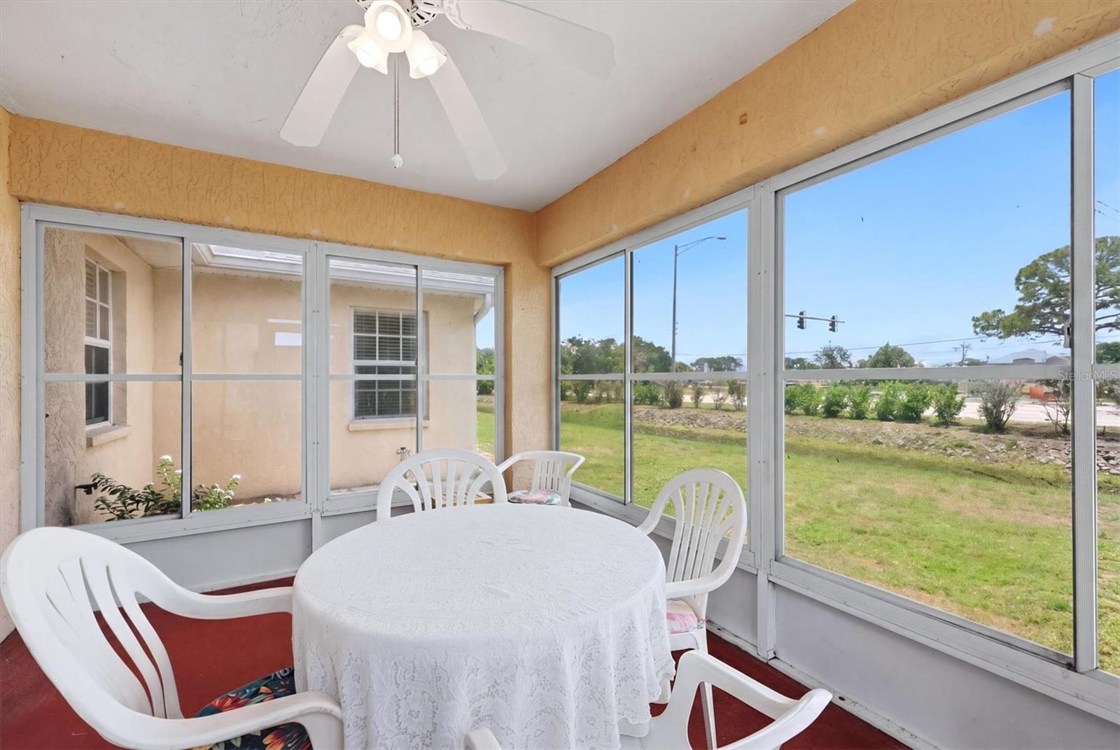 1720 COUNTRY MEADOWS DR