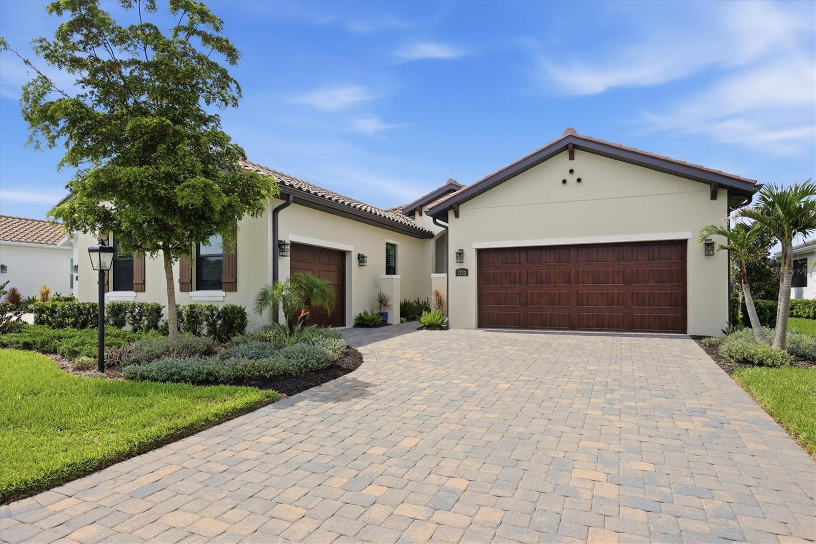 7712 SANDHILL LAKE DR
