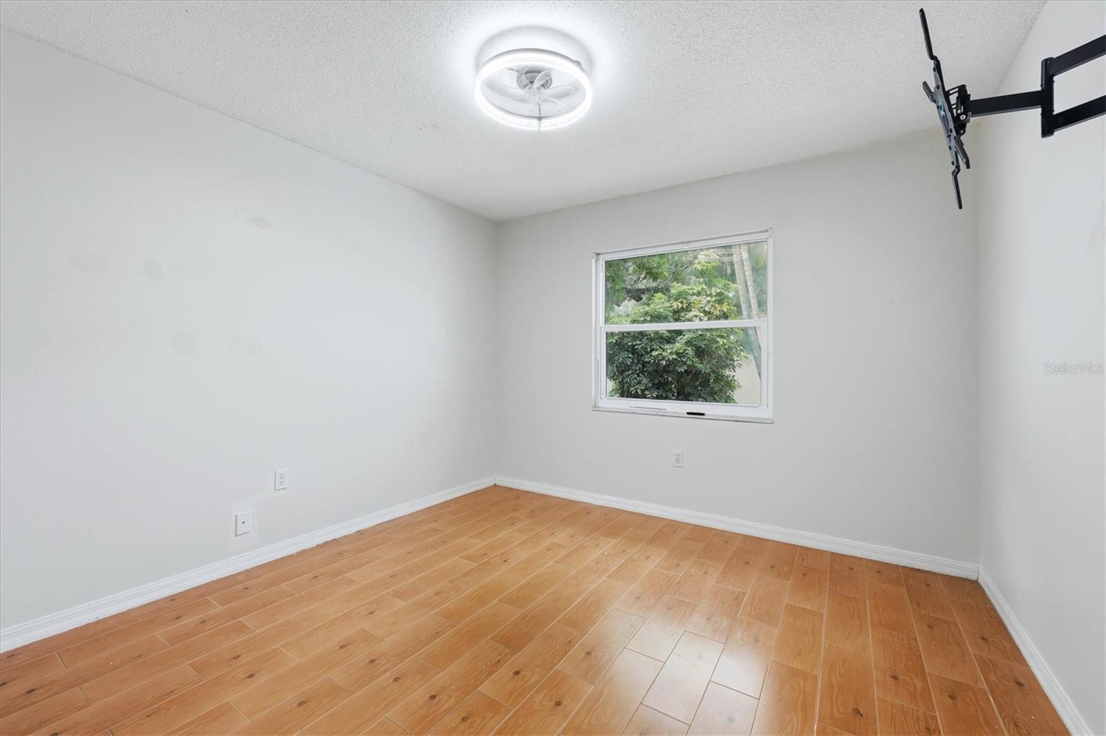 4089 KING RICHARD DR
