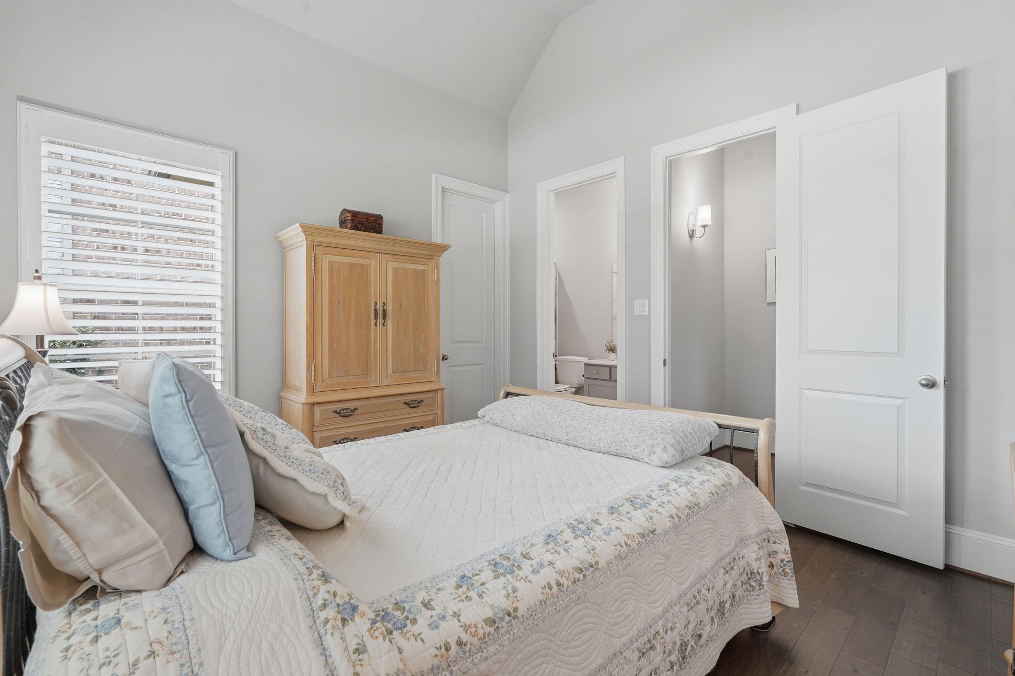 111 N Winter Sunrise Circle