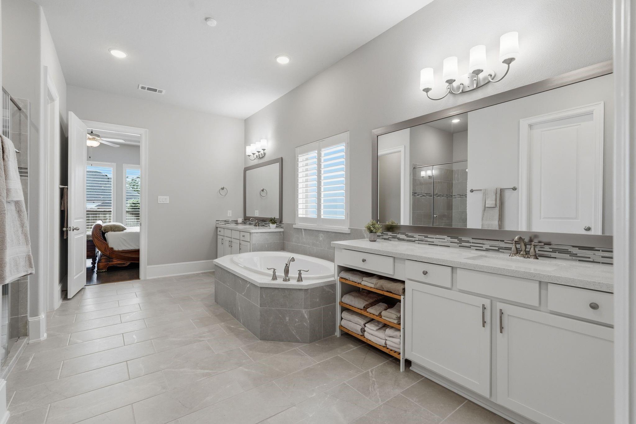 111 N Winter Sunrise Circle