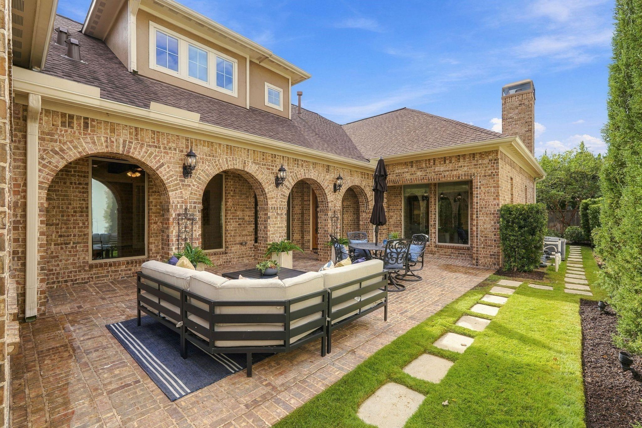 51 Woodglade Way