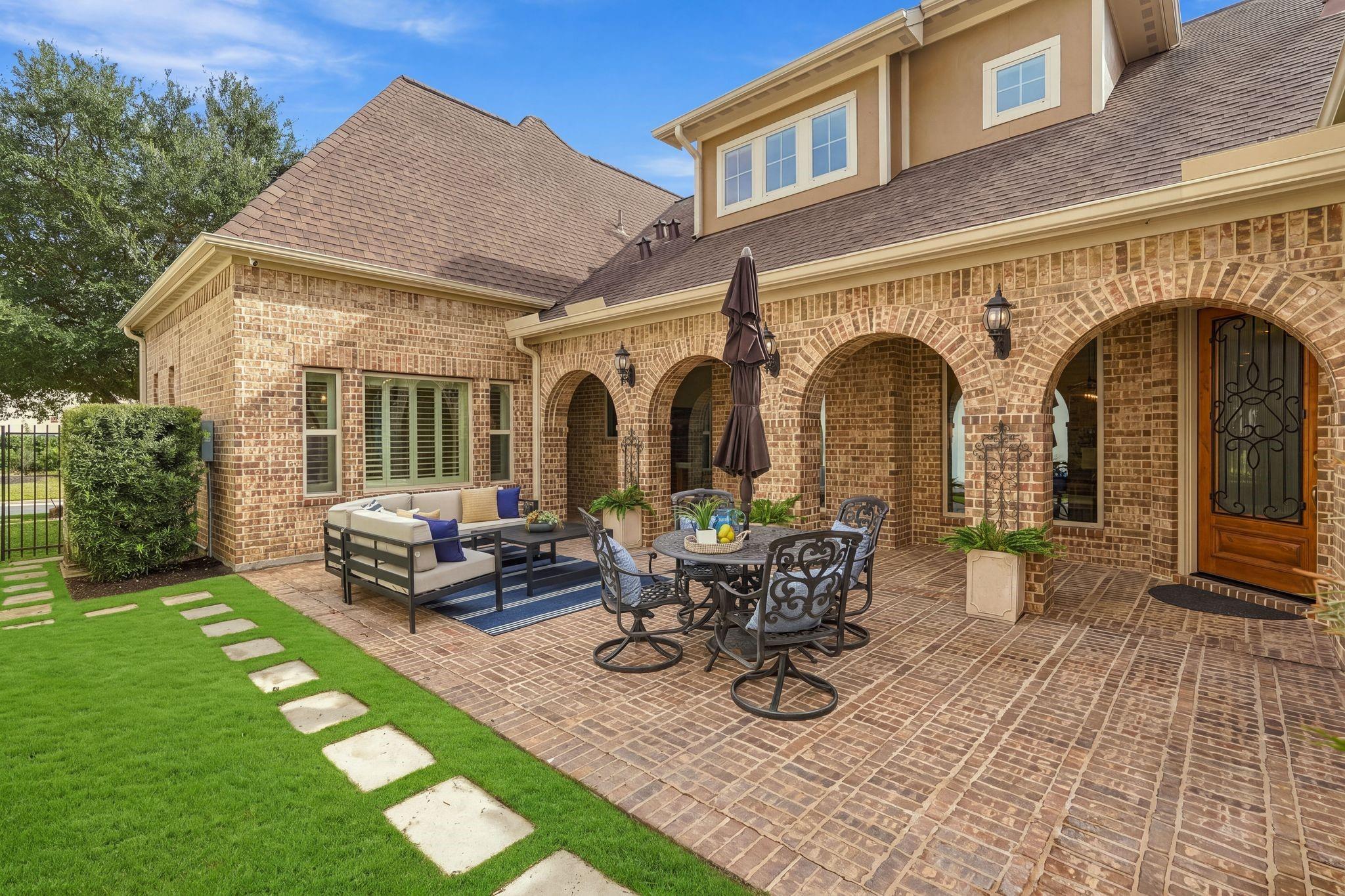 51 Woodglade Way