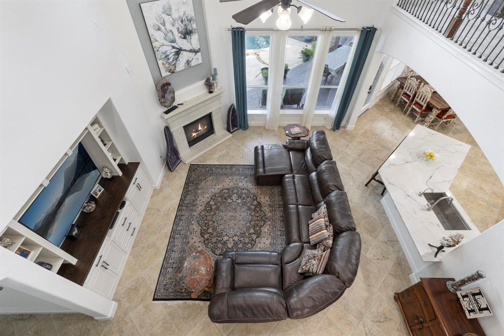 99 W Hullwood Circle
