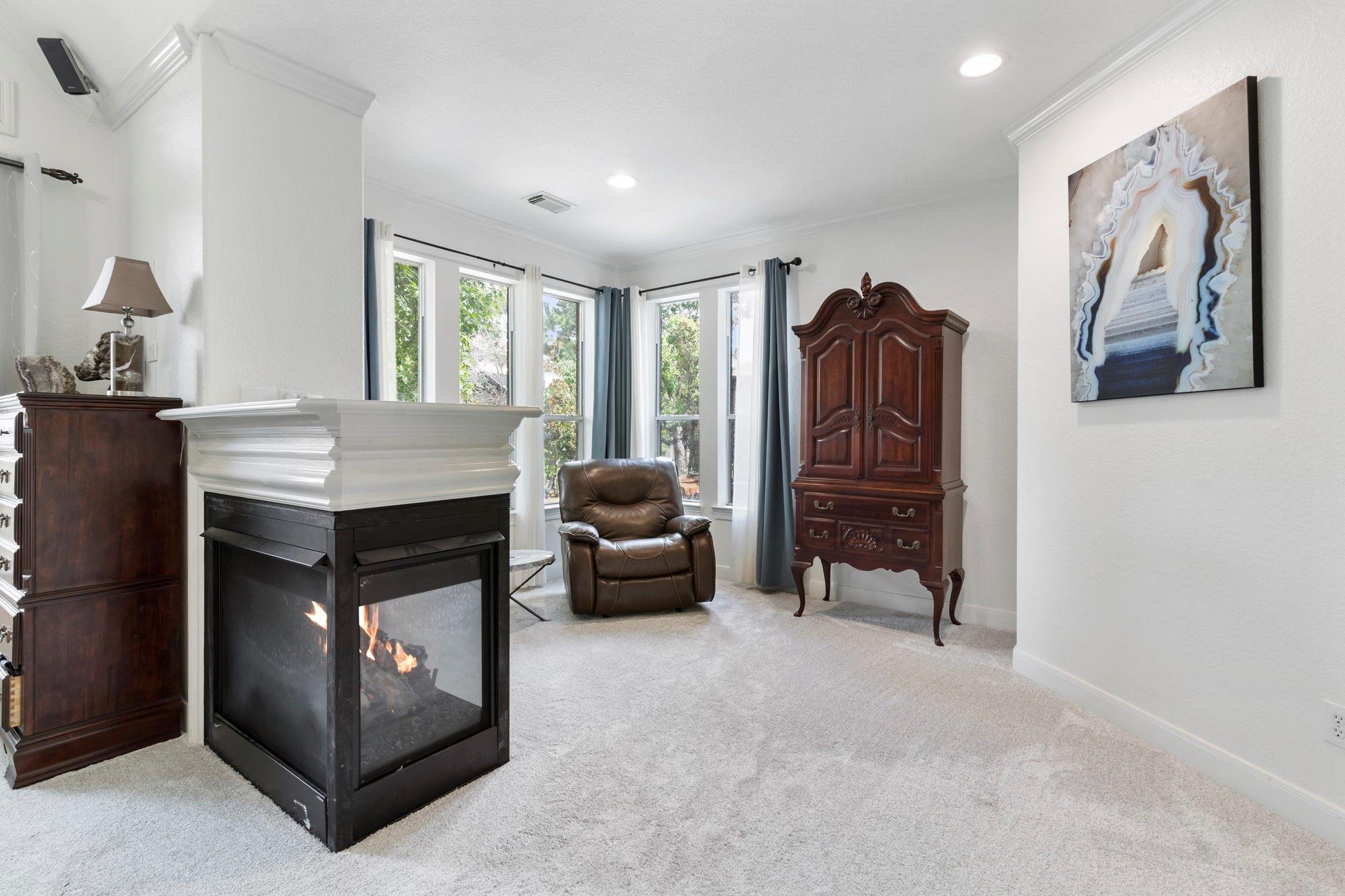 99 W Hullwood Circle