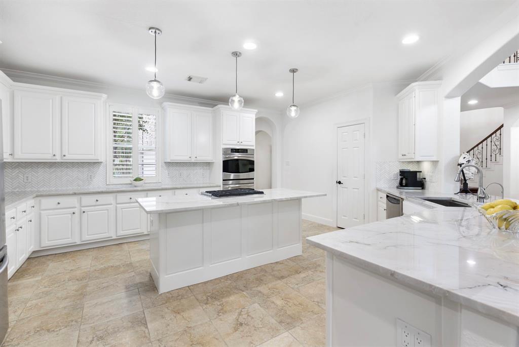 99 W Hullwood Circle