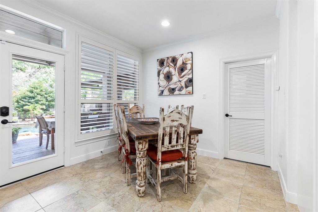 99 W Hullwood Circle