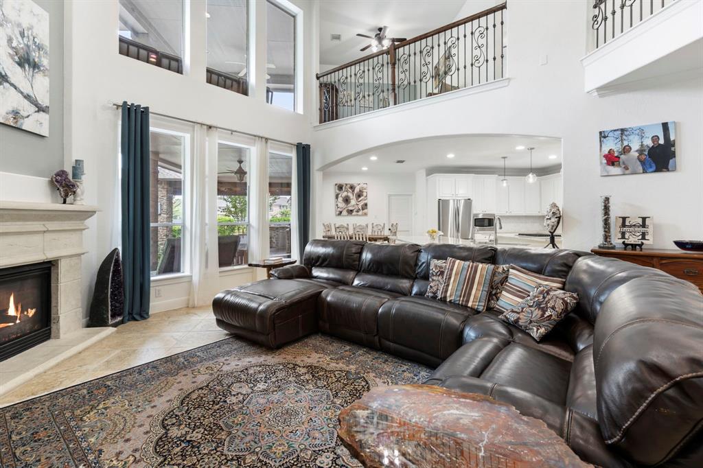 99 W Hullwood Circle