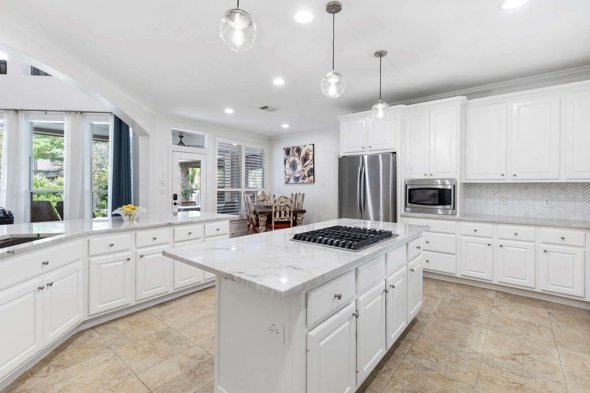 99 W Hullwood Circle