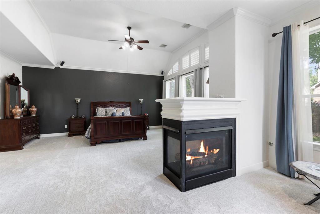 99 W Hullwood Circle