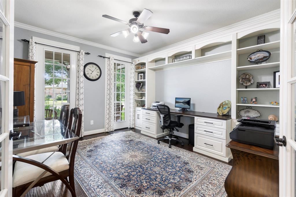 99 W Hullwood Circle