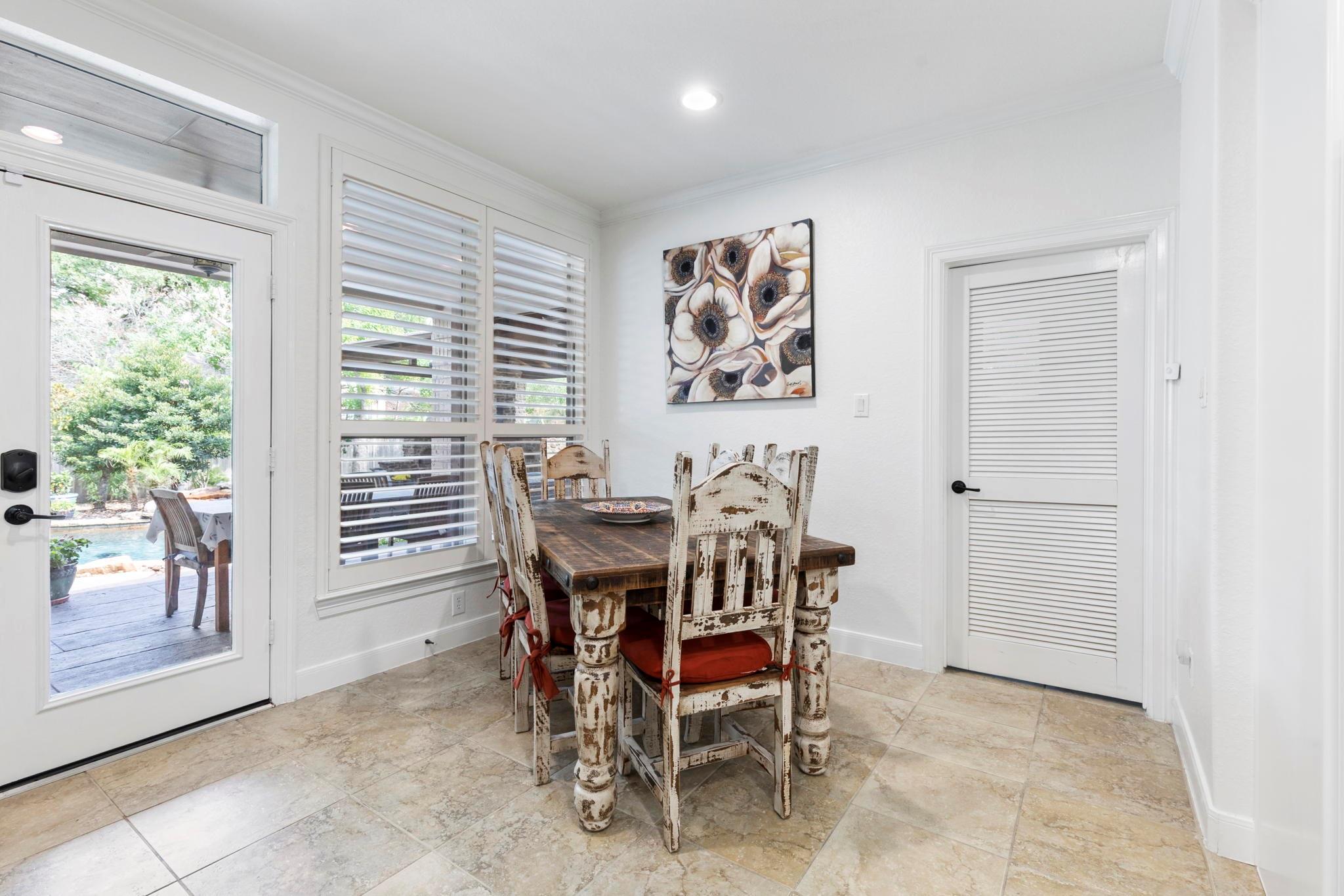99 W Hullwood Circle