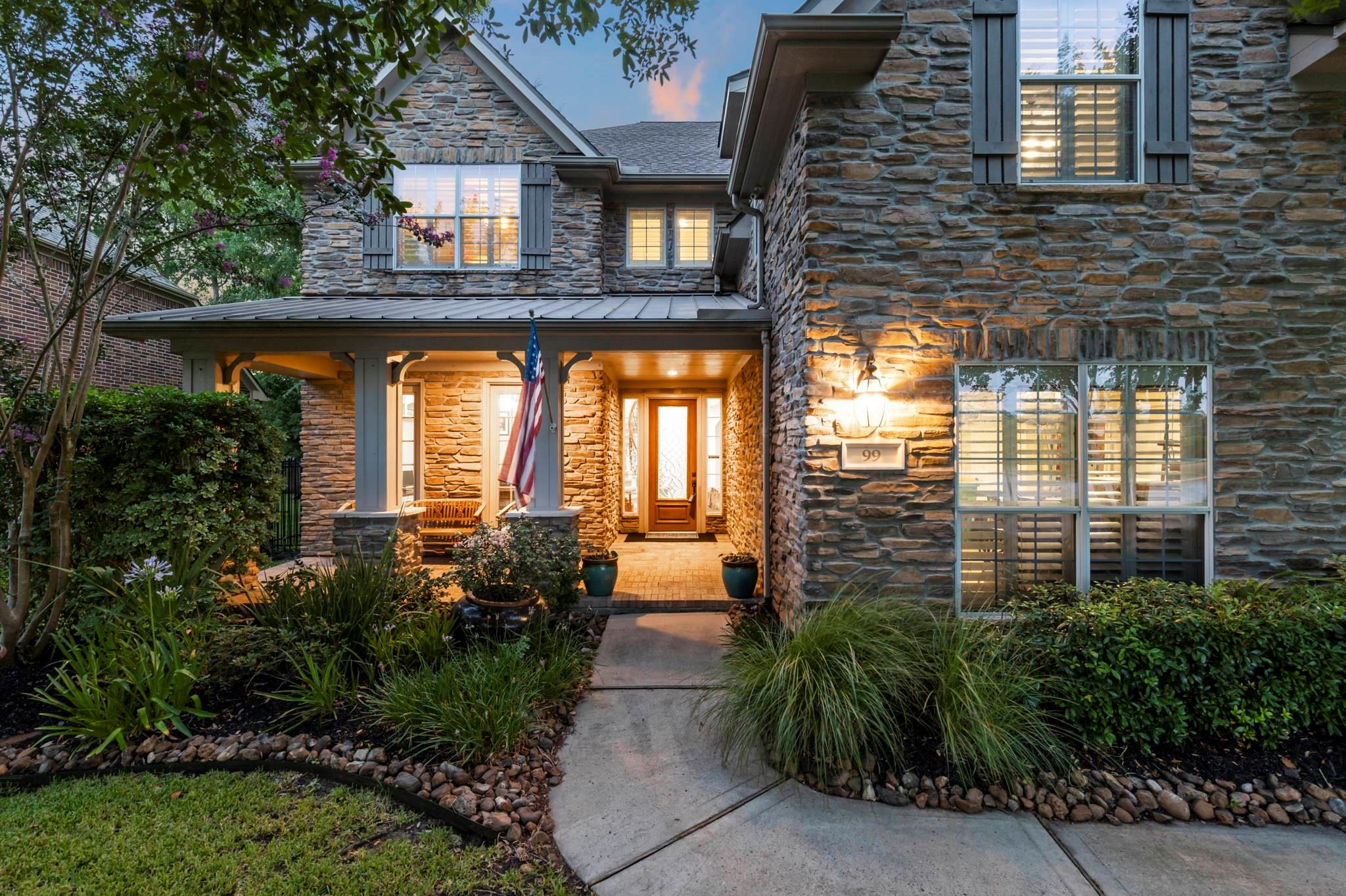 99 W Hullwood Circle