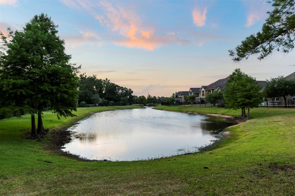 99 W Hullwood Circle