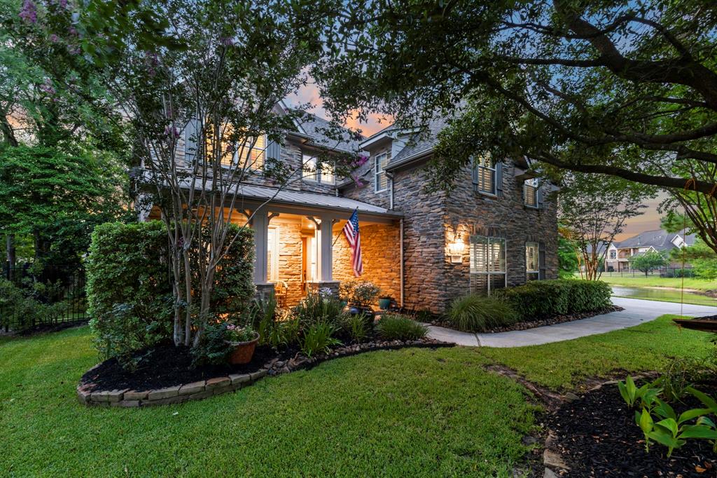 99 W Hullwood Circle