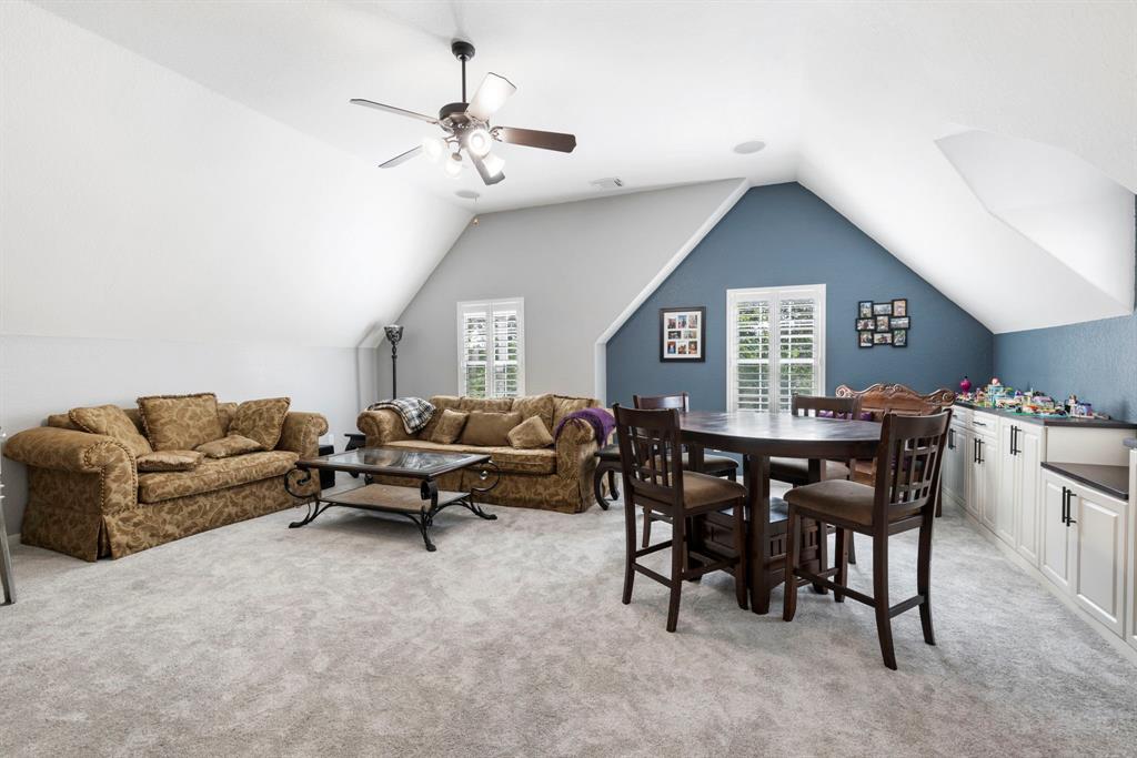 99 W Hullwood Circle