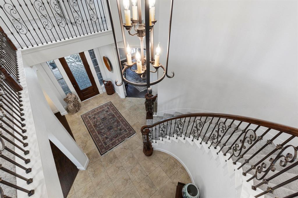 99 W Hullwood Circle